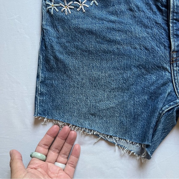 REFORMATION medium denim wash blue raw fray hem cut off daisy floral embroidery - Picture 2 of 7